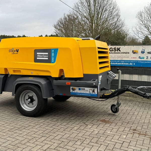 The Atlas Copco XAS 188-14 offers a **delivery rate of 11.7 m³/min** (cubic meters per minute), which corresponds to approximately 412 cfm (cubic feet per minute). This high air volume enables the operation of heavy pneumatic tools such as pneumatic hammers, drills or sandblasting systems. With a **working pressure of 14 bar** (203 psi), the compressor is ideal for applications requiring high pressure and volume.