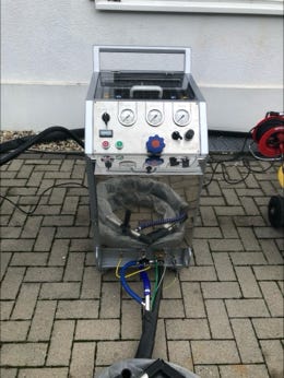 DC 280 dry ice blasting unit from Deckert